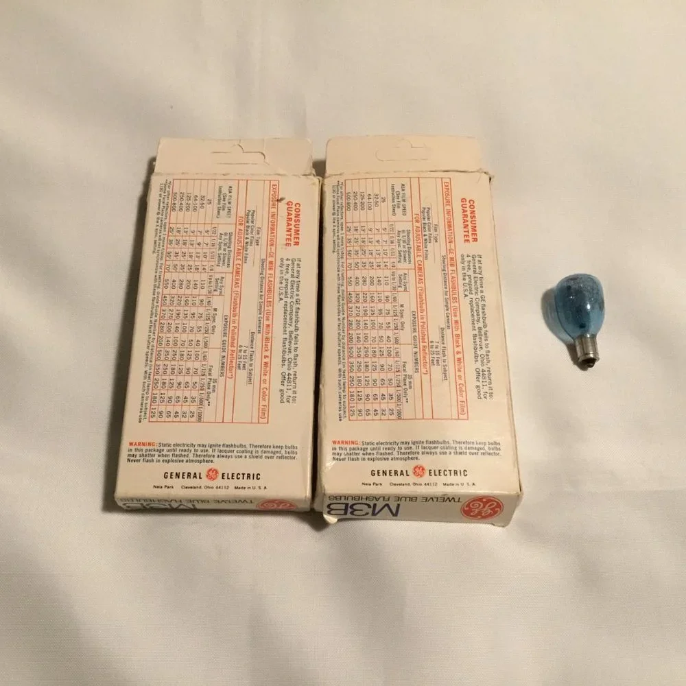 13 Blue Bulbs GE M3B USA Photoflash Blue Unfired Flash Bulbs - Vintage 'NEW'